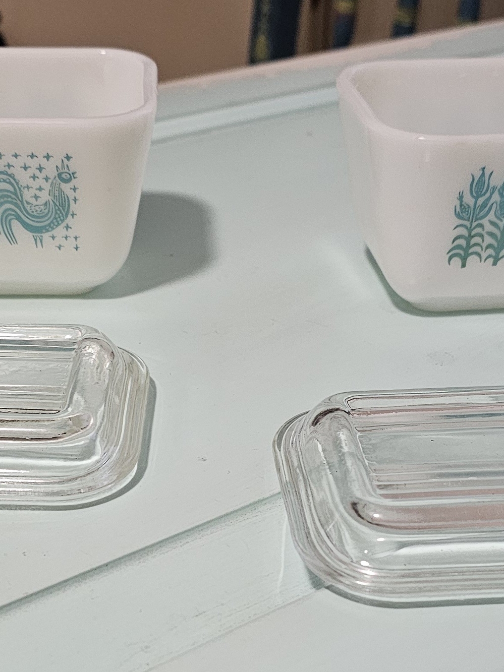 Vintage Pyrex Amish Butterprint Dishes - Picture 3 of 9